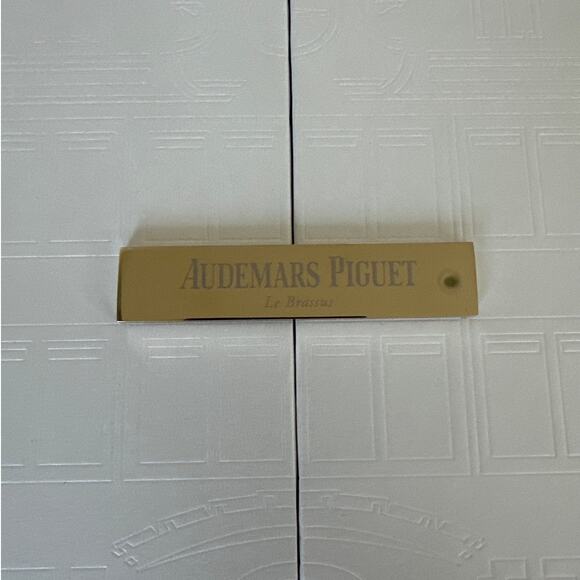 Audemars Piguet - Snowglobe Box in White - Picture 2 of 5